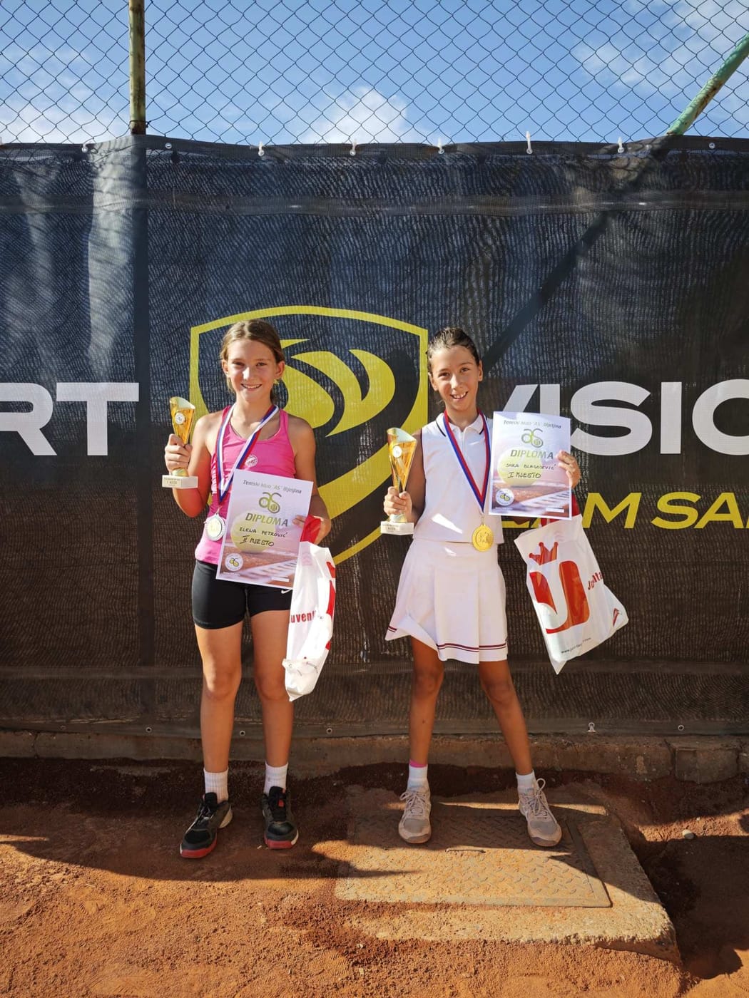 Elena Petrovic i Sara Blagojevic, finalistkinje zelenog nivoa