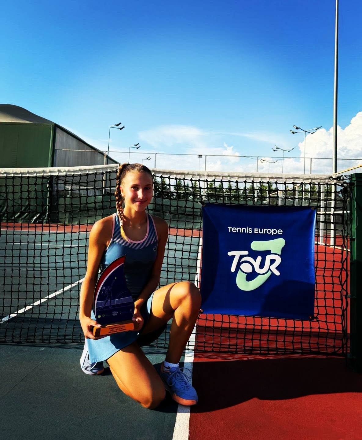 Amajla Kadric sa trofejem pobjednice Shkodra Opena 2026