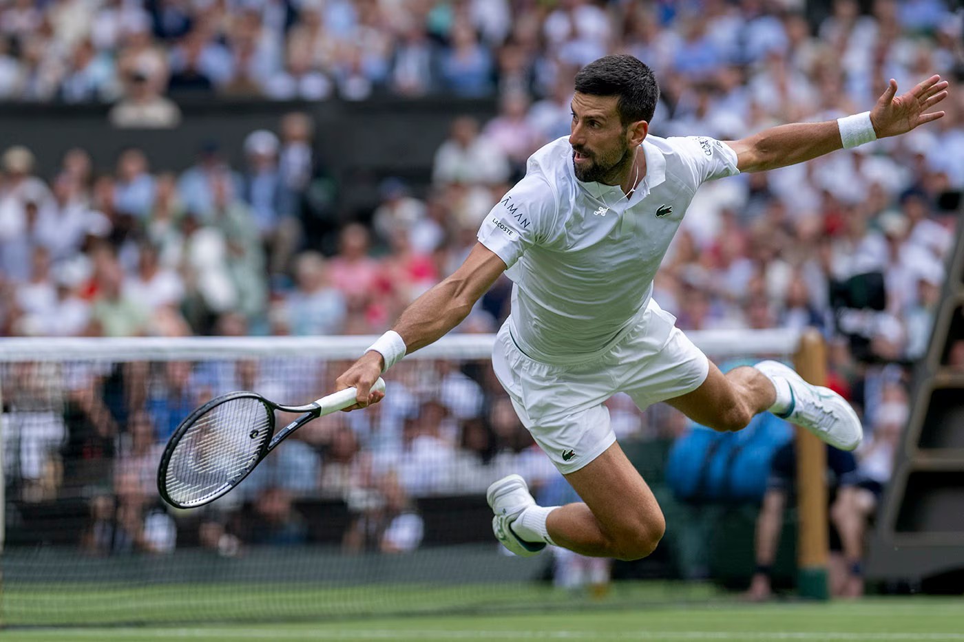 Novak Đoković u bijeloj opremi na Wimbledonu