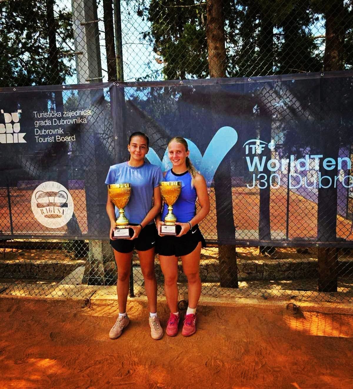 Nikolina Kovacevic i Iva Jerkovic sa trofejima — ITF J30 Dubrovnik 2026