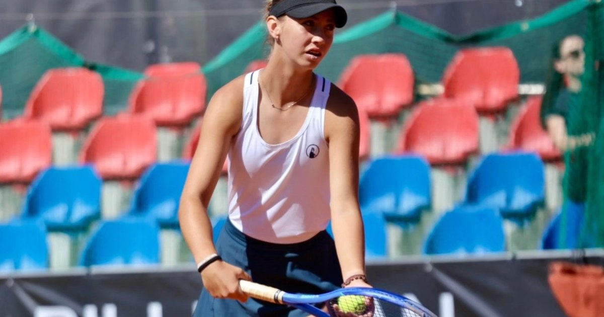 Сара Микача на терену на ITF W15 турниру у Бањој Луци