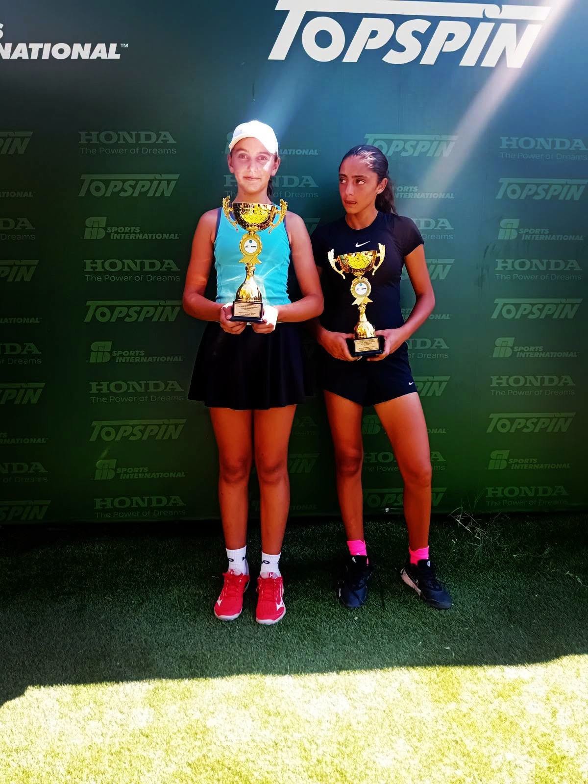 Natalija Sulaver i Mariam Kamareddine sa trofejima u Ankari